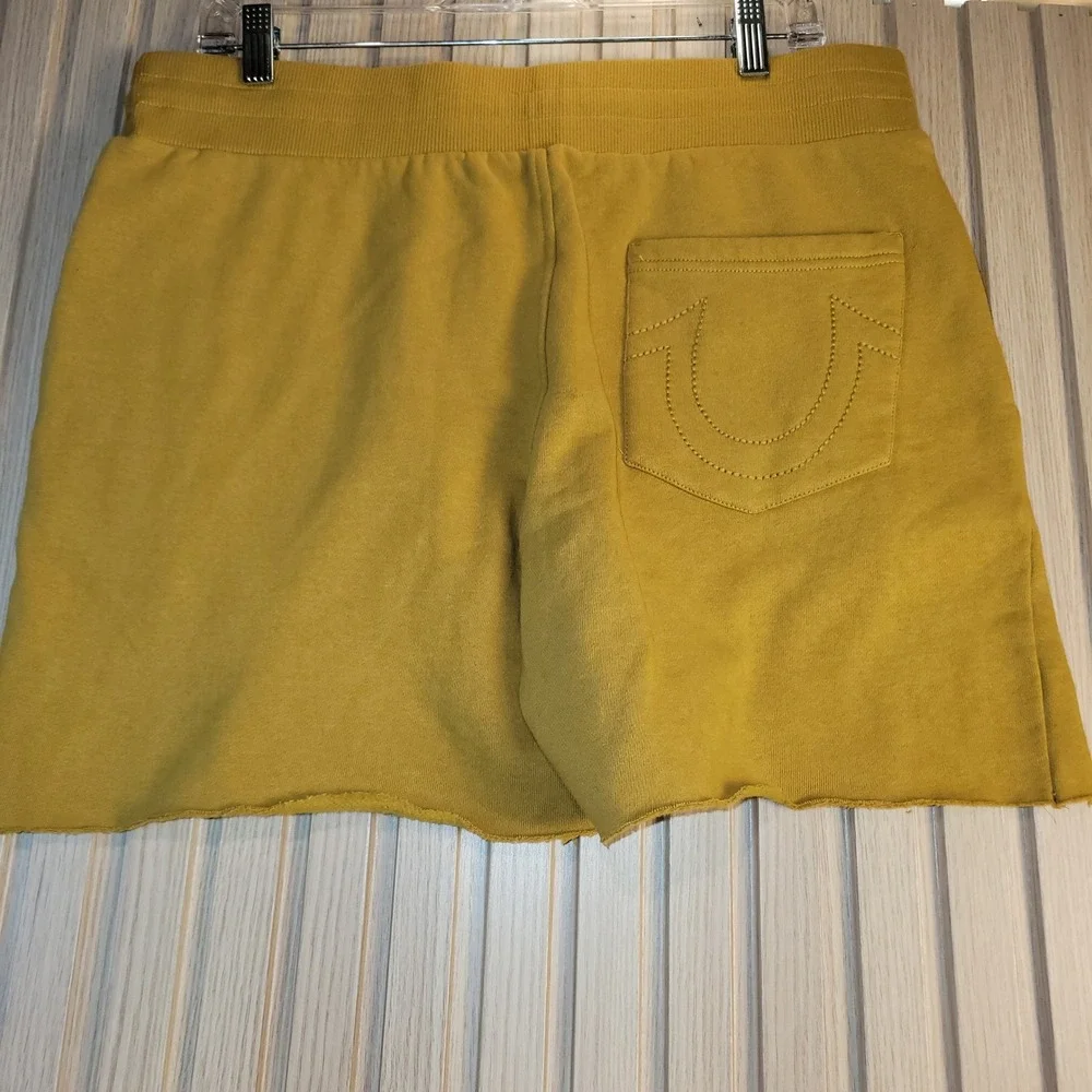 True Religion Mens Mustard Yellow Fleece Sweat Shorts Horseshoe Logo Size L